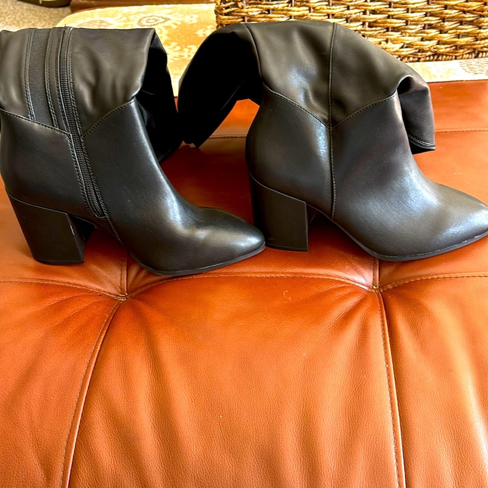 Brand new zip up black knee high chunk heel boot size 7 with wide calf